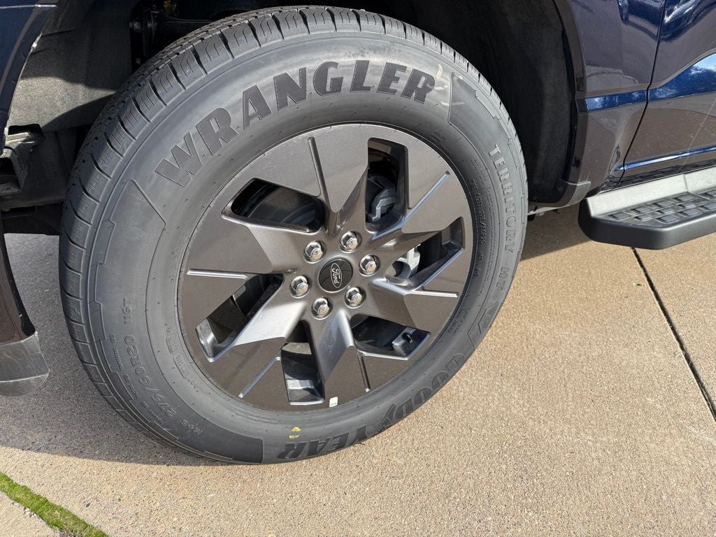 2025 Ford F-150 Lightning Flash