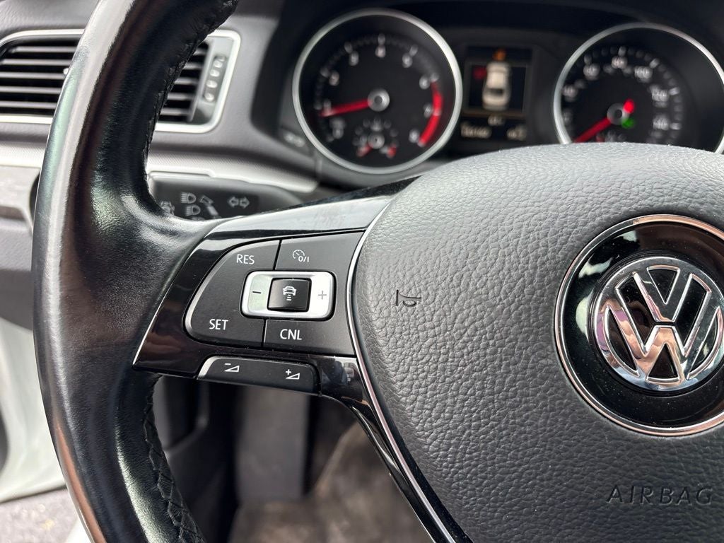 2017 Volkswagen Passat 1.8T SEL Premium