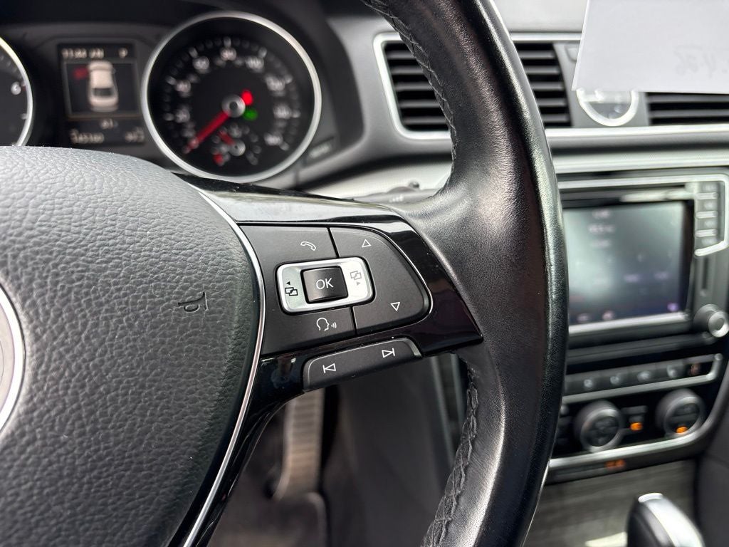2017 Volkswagen Passat 1.8T SEL Premium