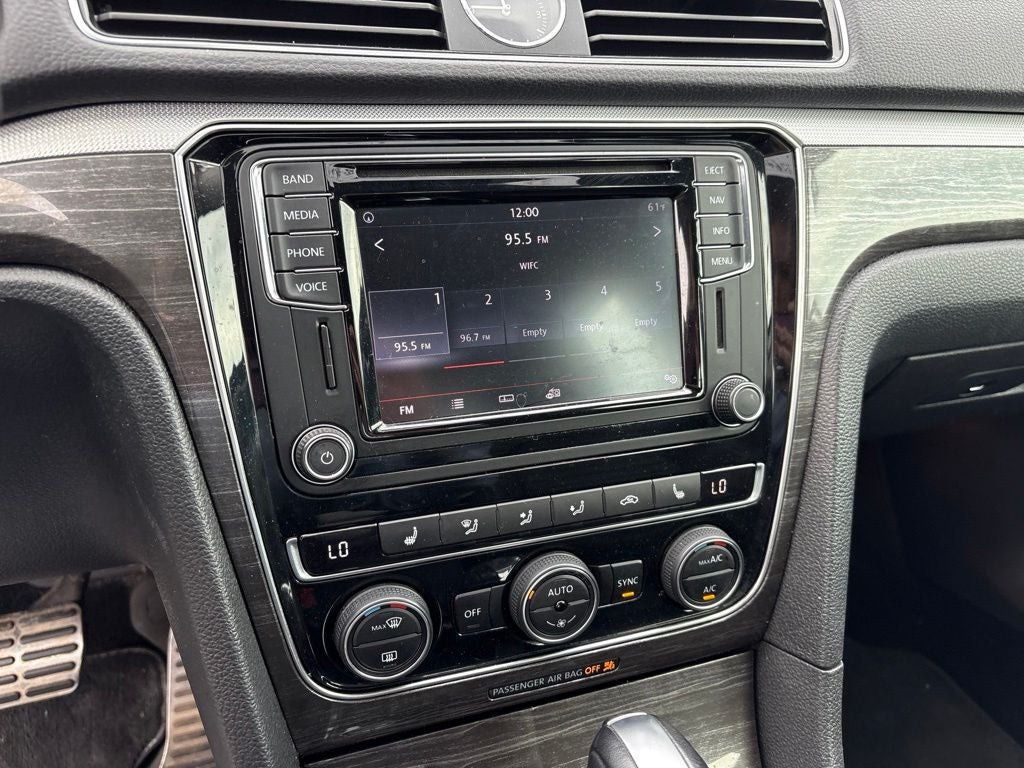2017 Volkswagen Passat 1.8T SEL Premium