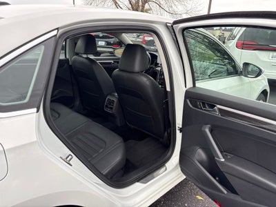 2017 Volkswagen Passat 1.8T SEL Premium