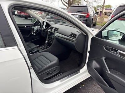 2017 Volkswagen Passat 1.8T SEL Premium