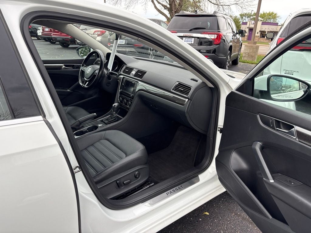 2017 Volkswagen Passat 1.8T SEL Premium