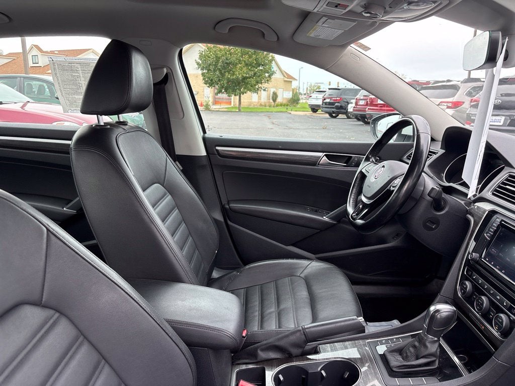 2017 Volkswagen Passat 1.8T SEL Premium