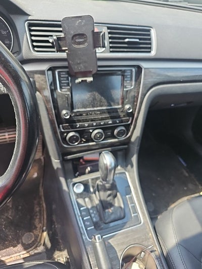 2017 Volkswagen Passat 1.8T SEL Premium