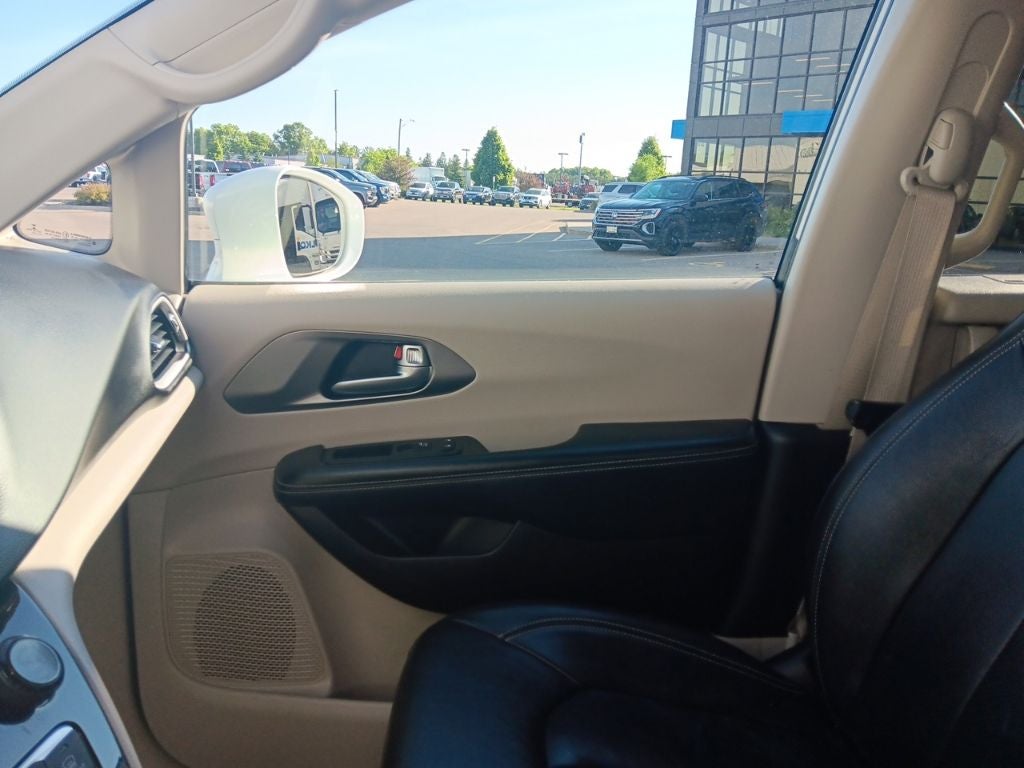 2022 Chrysler Pacifica Touring L