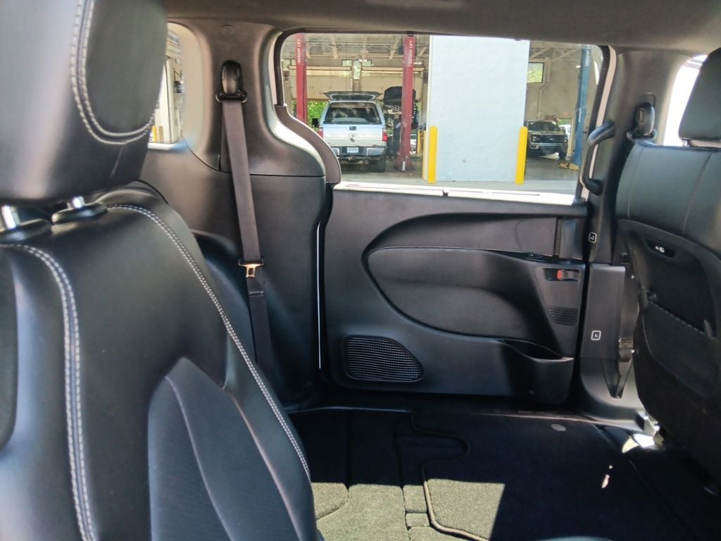 2025 Chrysler Pacifica Select