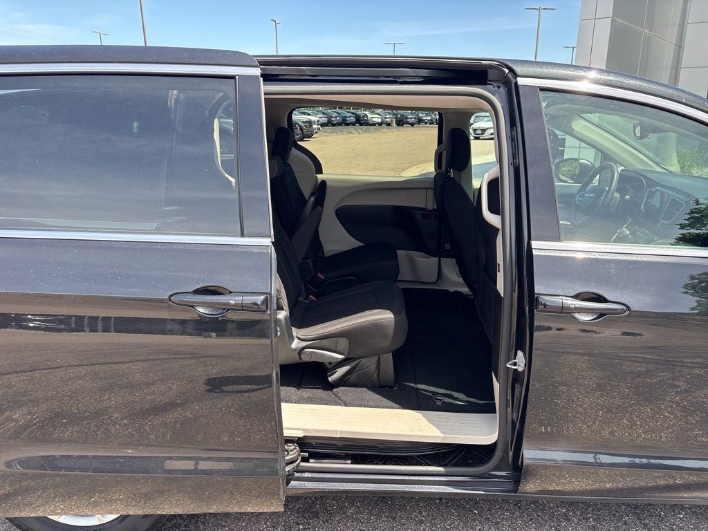 2017 Chrysler Pacifica Touring