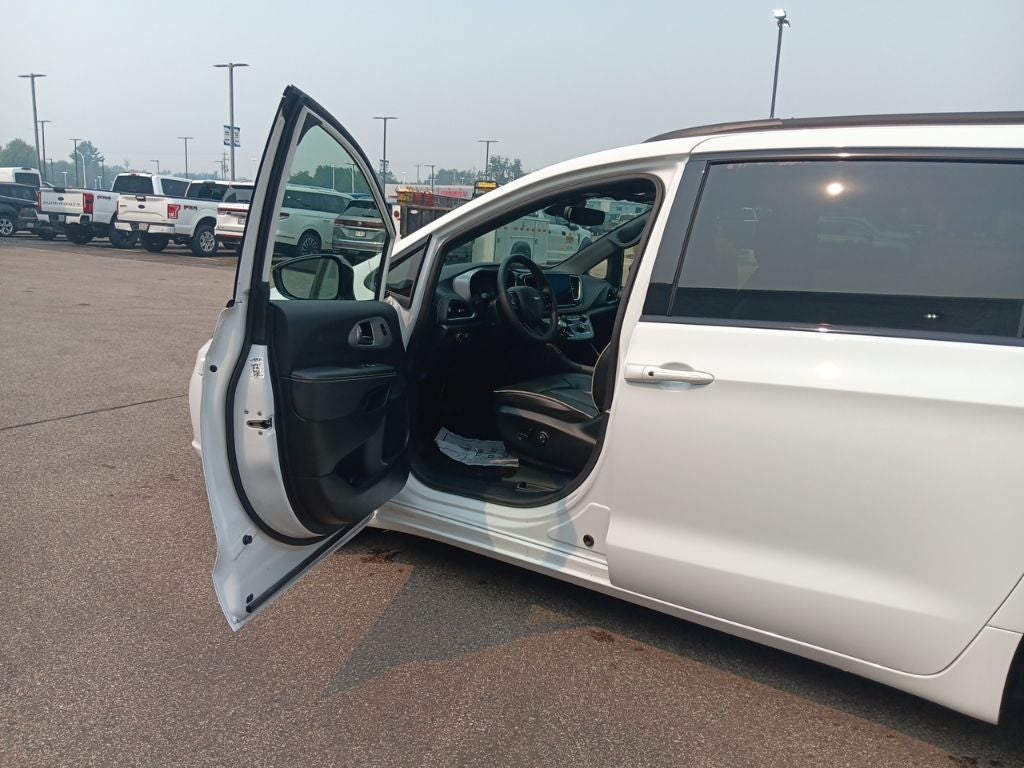 2025 Chrysler Pacifica Limited - Photo 13