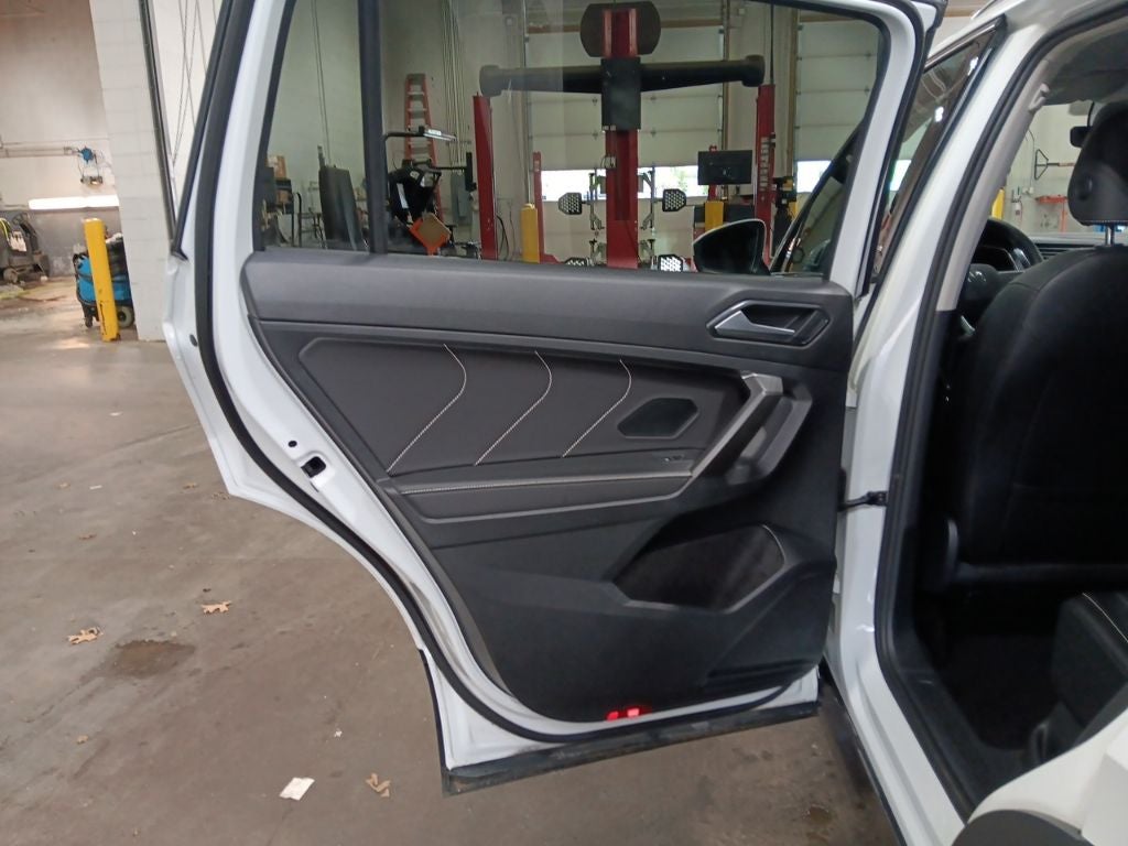 2022 Volkswagen Tiguan SE - Photo 33