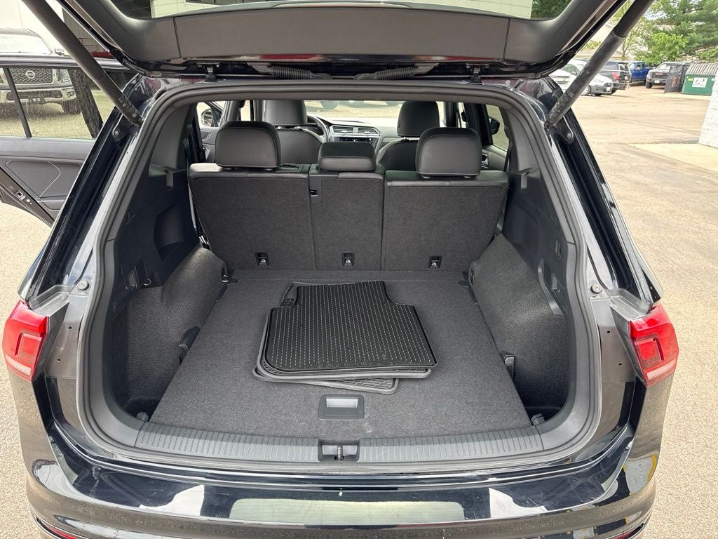 2024 Volkswagen Tiguan 2.0T SE R-Line Black