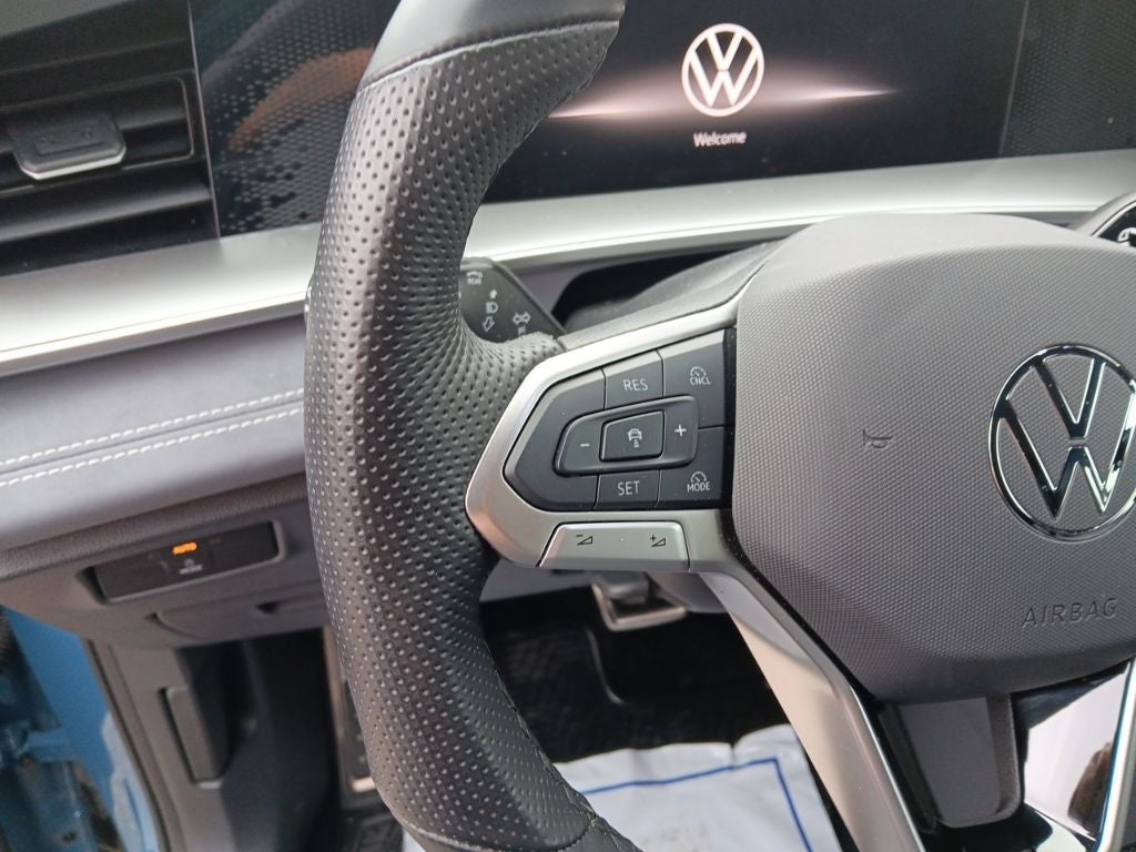 2025 Volkswagen Tiguan 2.0T SE R-Line Black
