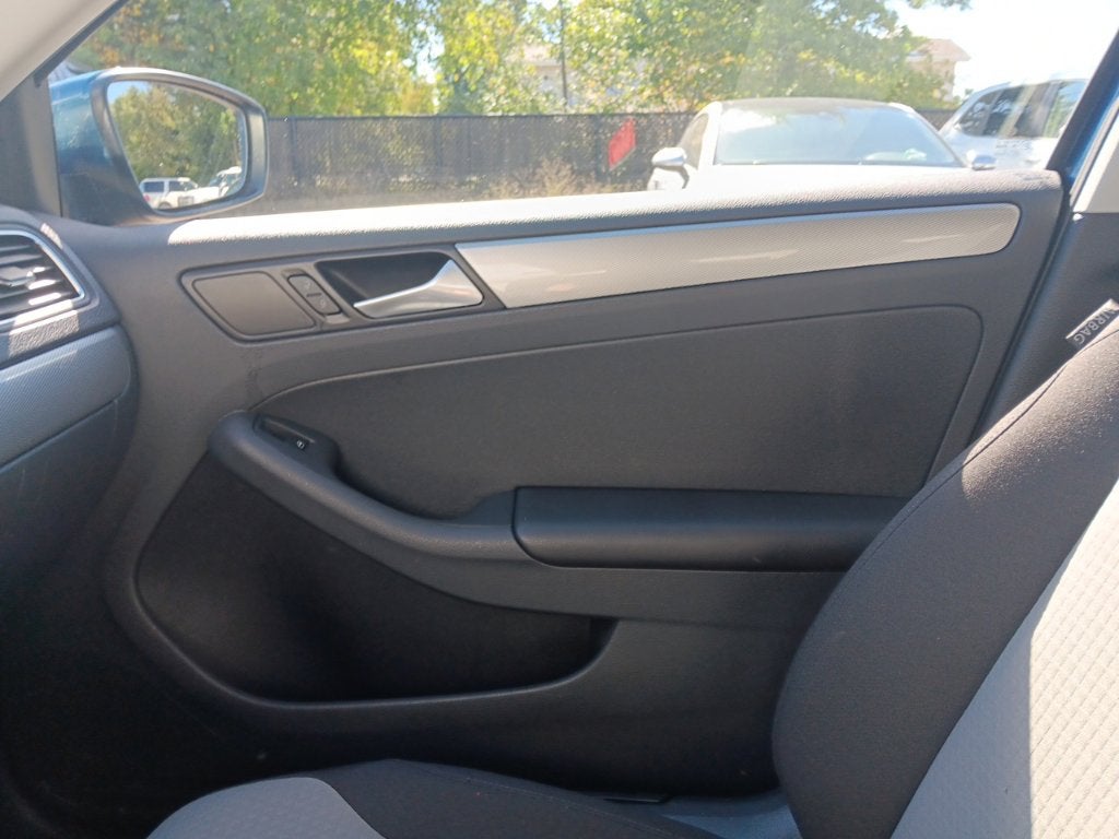 2017 Volkswagen Jetta S - Photo 25