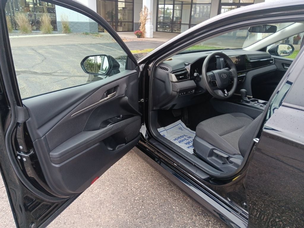 2025 Toyota Camry LE HYBRID