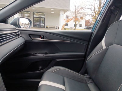 2025 Toyota Camry SE HYBRID