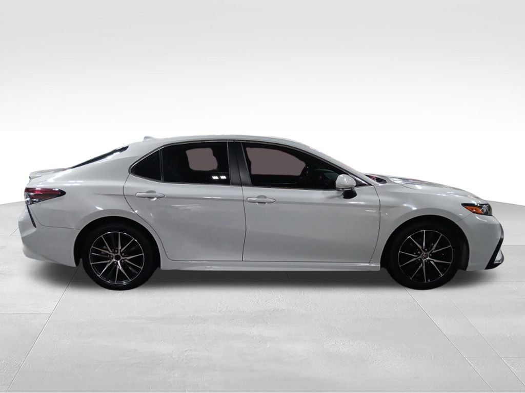 2022 Toyota Camry SE - Photo 8