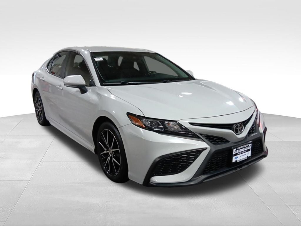 2022 Toyota Camry SE - Photo 9