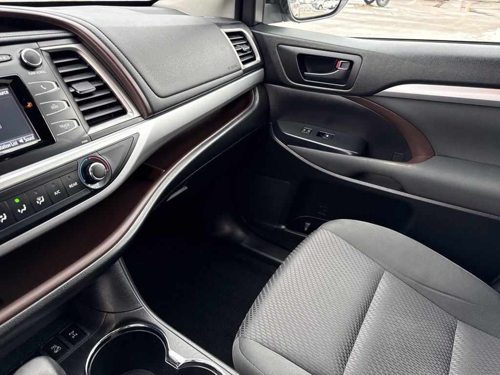 2017 Toyota Highlander LE