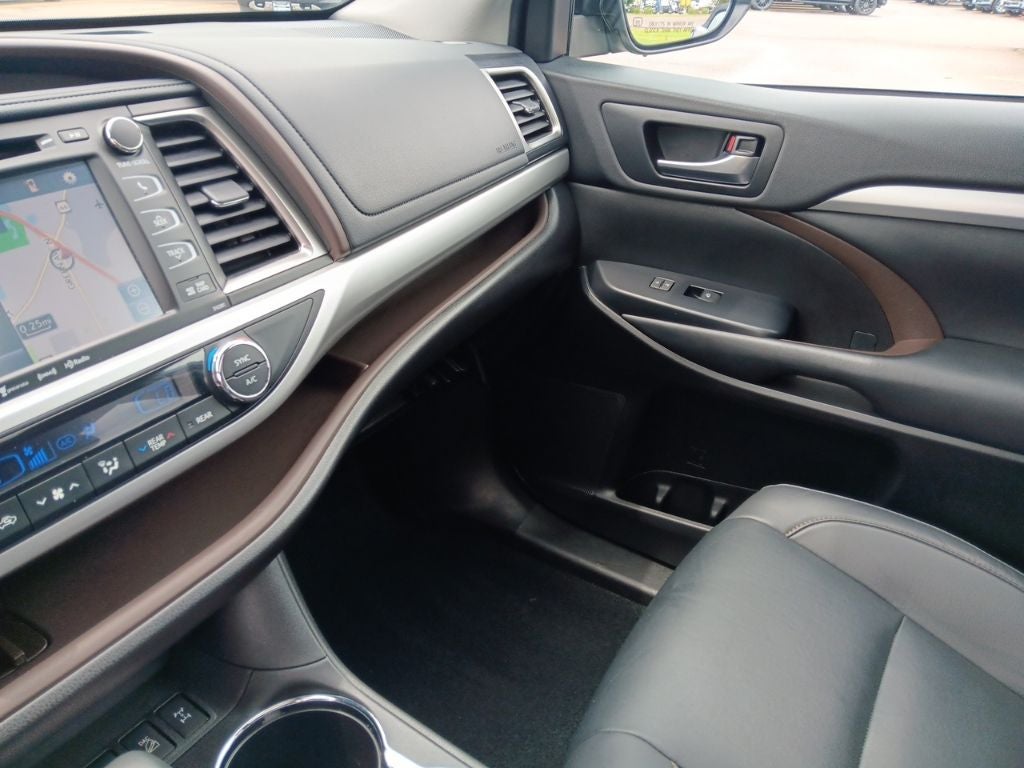 2019 Toyota Highlander SE