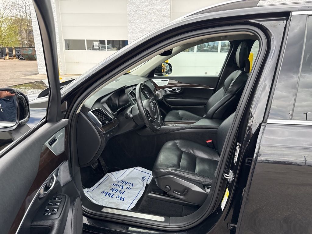 2016 Volvo XC90 T6 Momentum