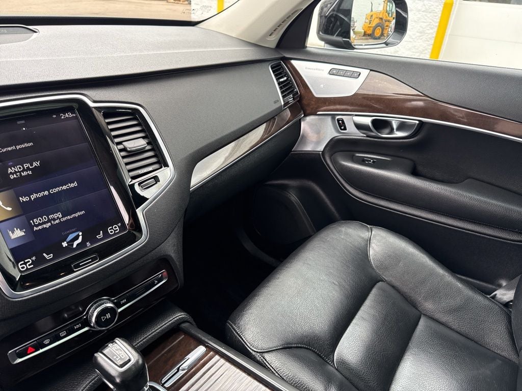 2016 Volvo XC90 T6 Momentum