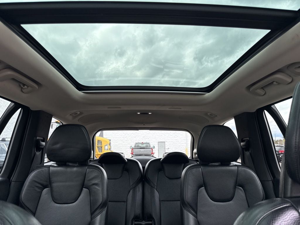 2016 Volvo XC90 T6 Momentum