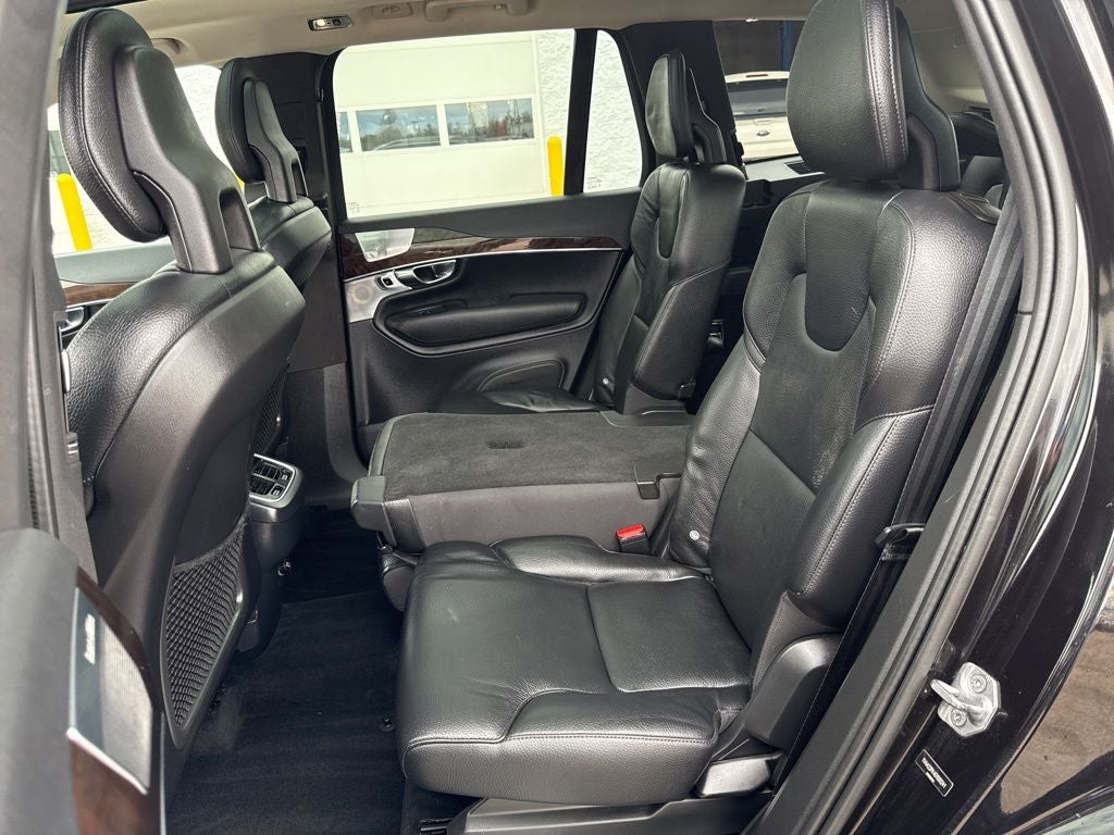 2016 Volvo XC90 T6 Momentum