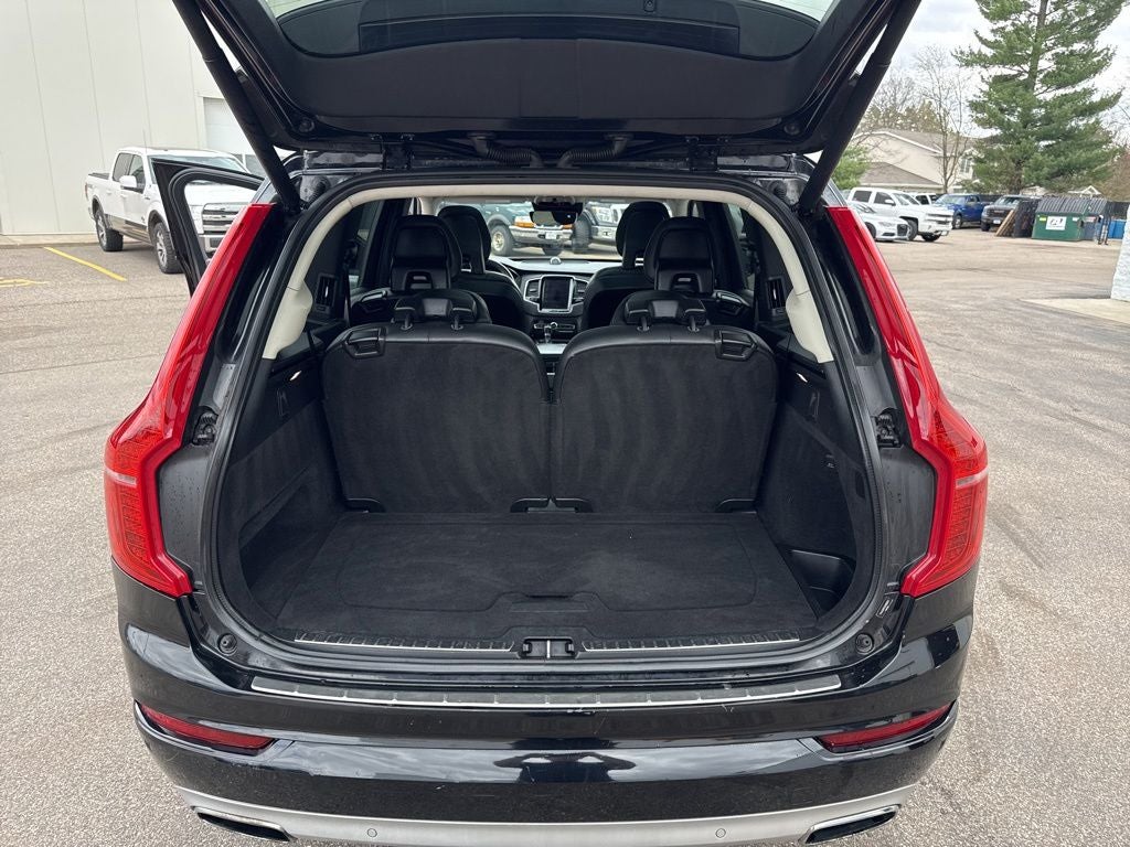 2016 Volvo XC90 T6 Momentum