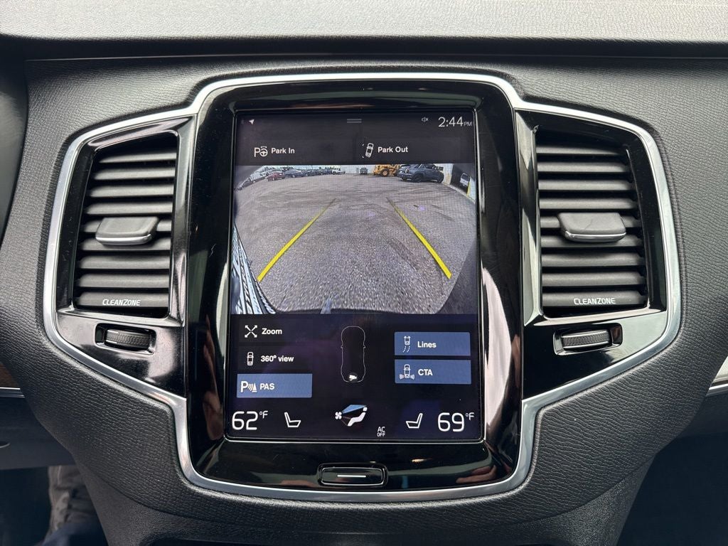 2016 Volvo XC90 T6 Momentum