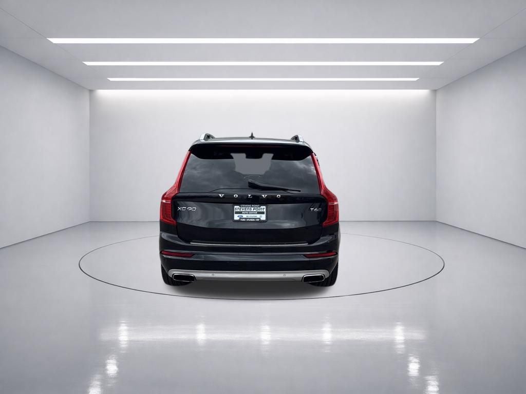 2016 Volvo XC90 T6 Momentum