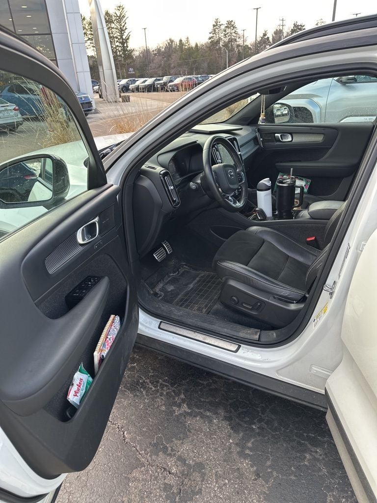 2021 Volvo XC40 Recharge Pure Electric P8